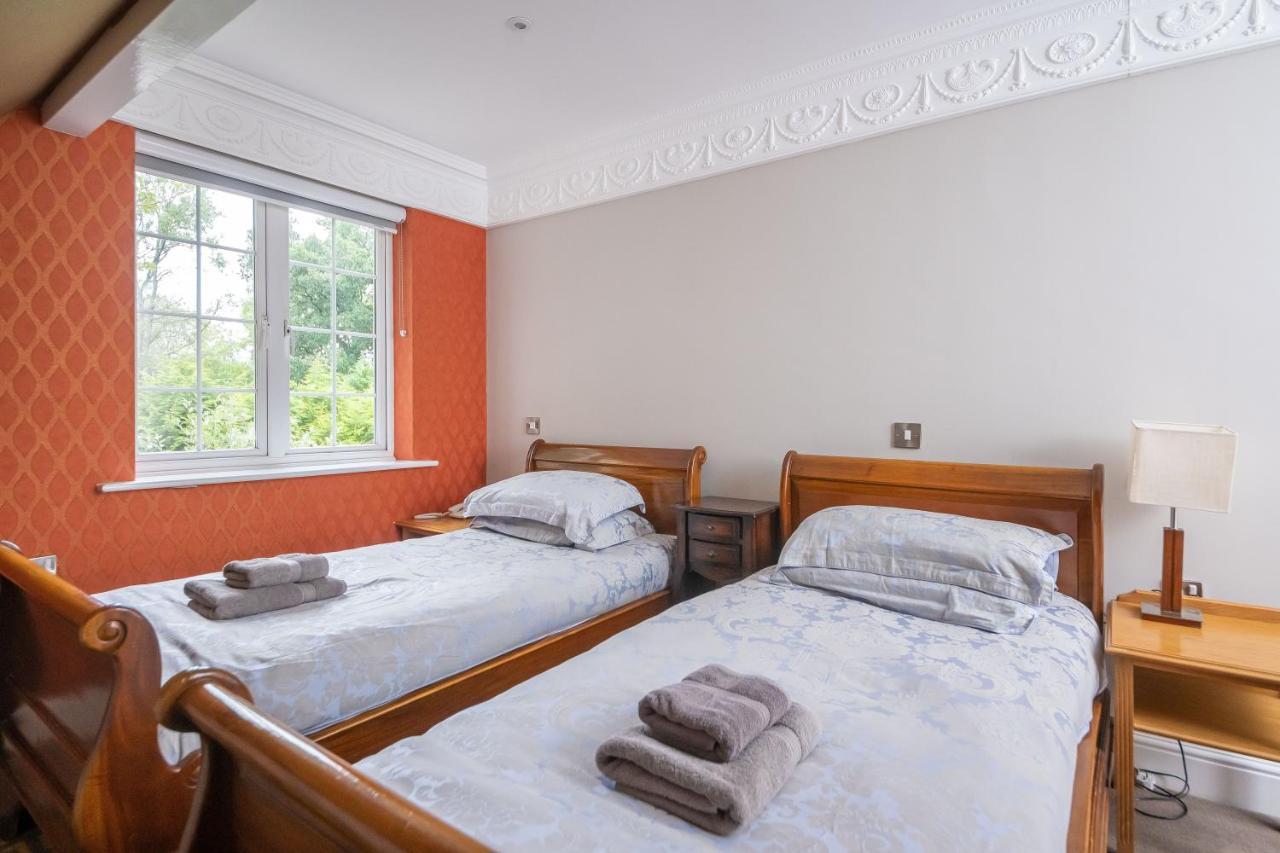 Guildford Manor Hotel & Spa Exterior photo